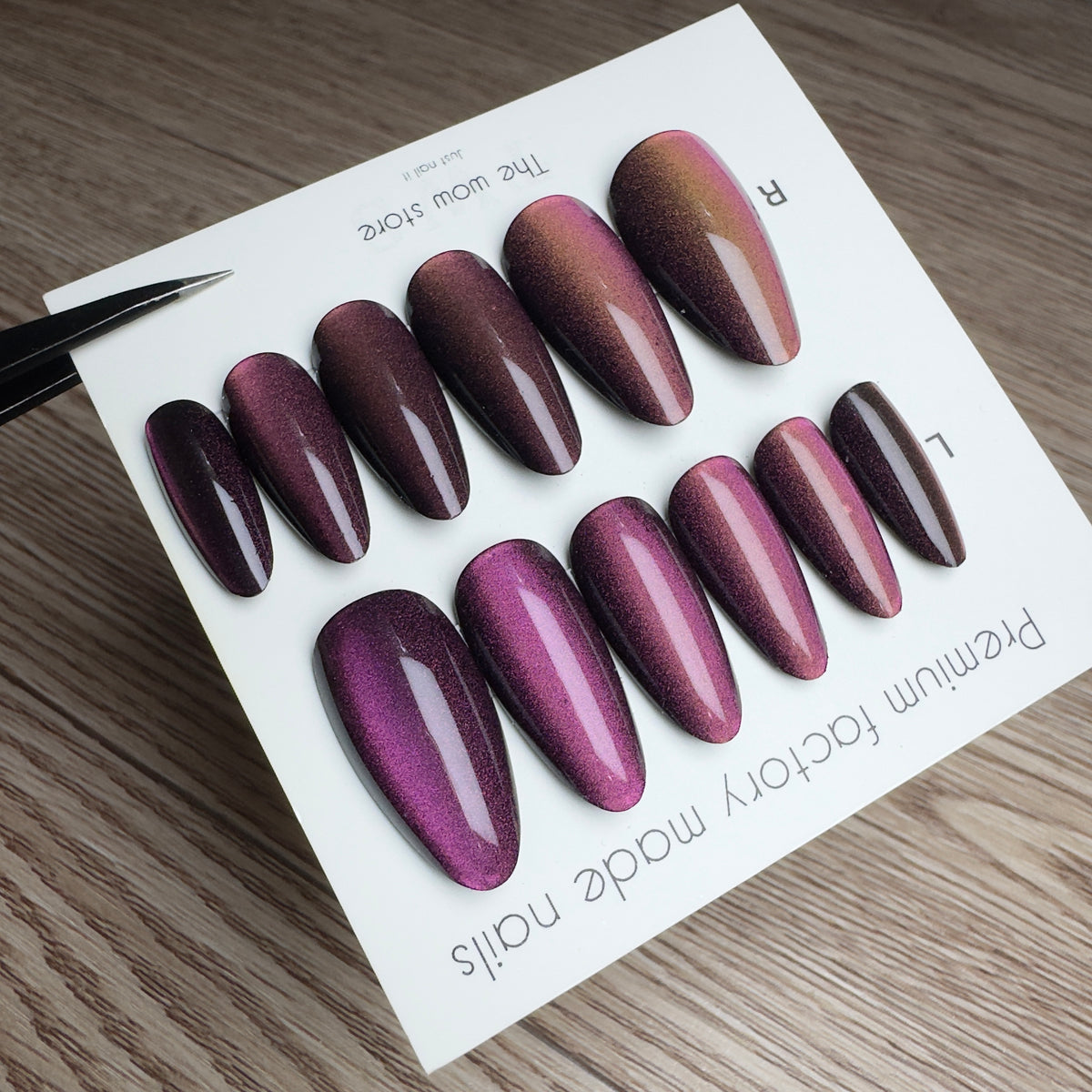 Colour changing cat eye nails